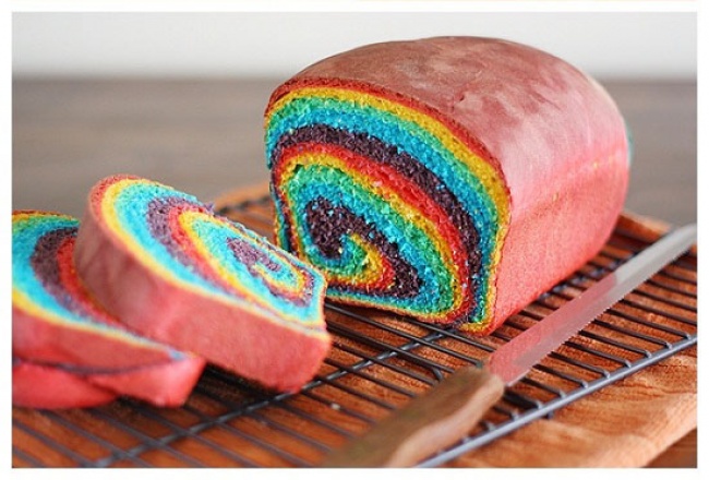 10896315-rainbow-bread-650-1467369795